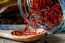 saffron on A spoon